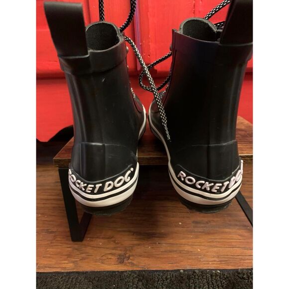 Rocket Dog Women's Size 6 Rainy Day Black Rubber Booties Boots  Barely Worn EUC - Picture 5 of 7